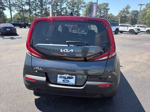 Used 2022 Kia Soul LX w/ Technology Package FWD image 8