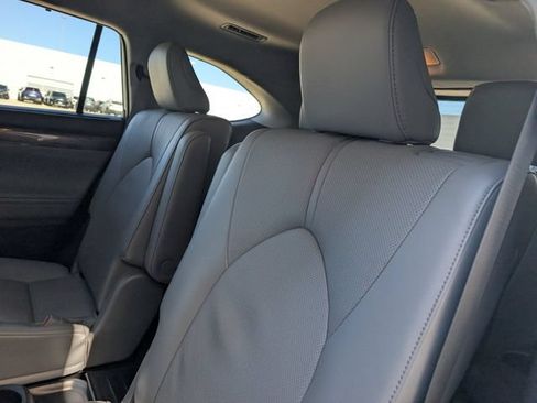 Used 2023 Toyota Highlander Limited AWD/4WD image 27
