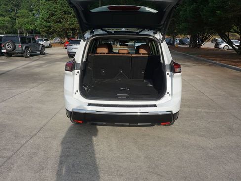 Used 2025 Nissan Rogue Platinum FWD image 15