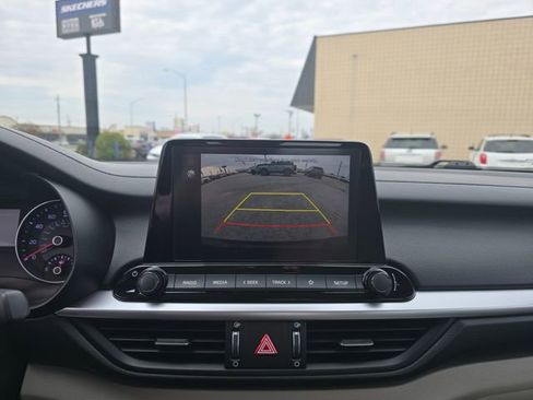Used 2023 Kia Forte LXS w/ LXS Technology Package FWD image 16