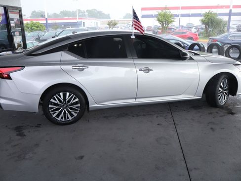 Used 2024 Nissan Altima 2.5 SV FWD image 4