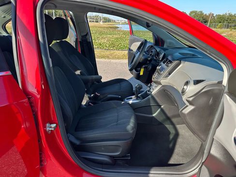 Used 2014 Chevrolet Sonic LT image 14