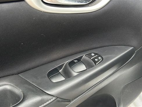 Used 2017 Nissan Sentra SV w/ Driver's Assist Package image 9