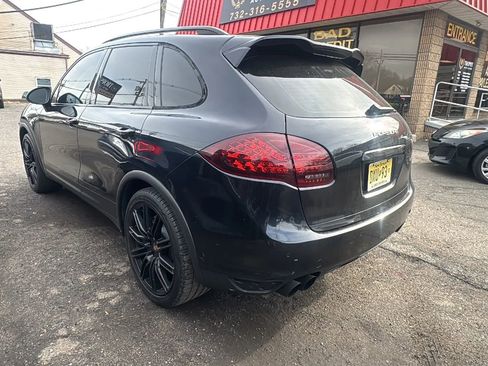 Used 2014 Porsche Cayenne Turbo S image 7