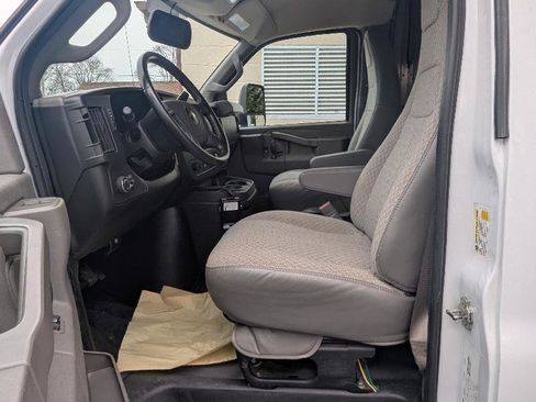 Used 2023 Chevrolet Express 4500 w/ Power Convenience Package image 24