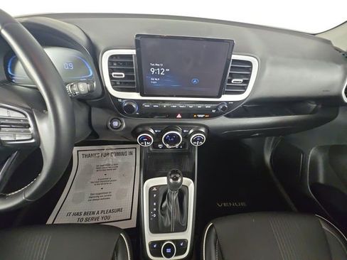 Certified 2023 Hyundai Venue Limited FWD image 11