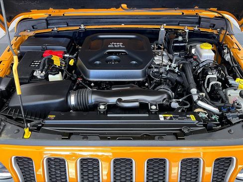 Used 2021 Jeep Wrangler Unlimited Sahara AWD/4WD image 9