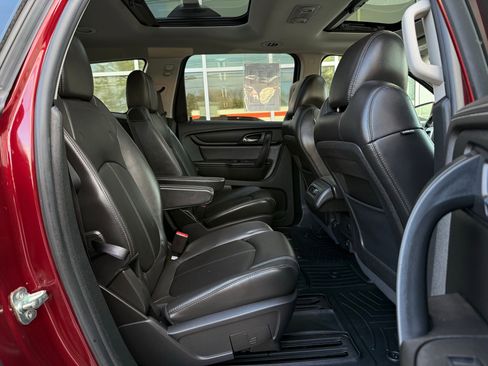 Used 2017 Chevrolet Traverse LT image 32