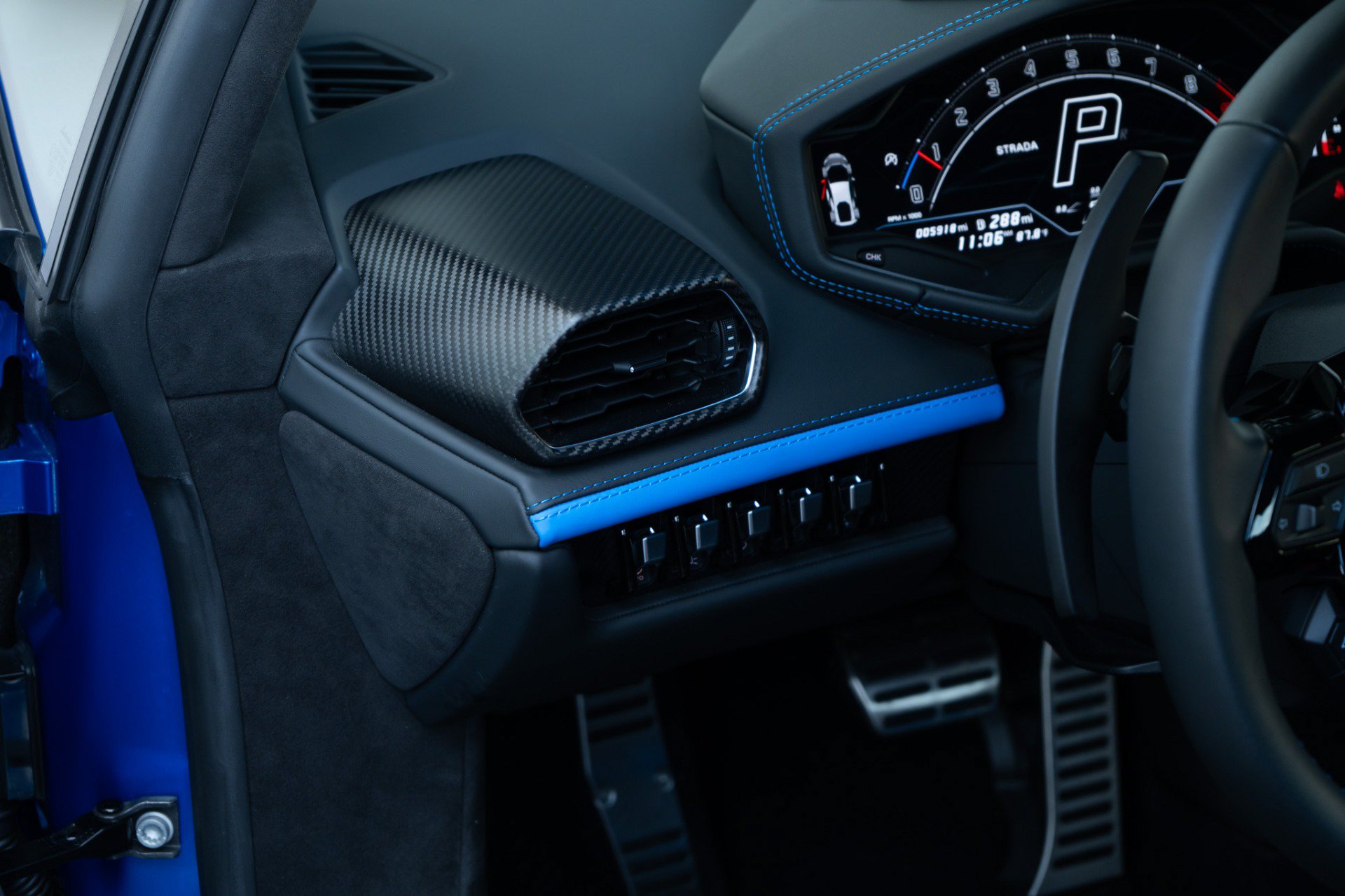 Used 2023 Lamborghini Huracan Tecnica RWD image 19