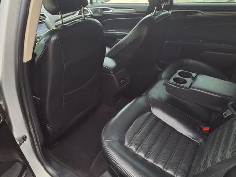 Used 2019 Ford Fusion SE FWD image 23