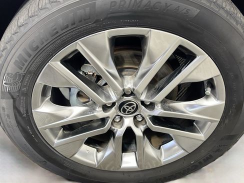 Used 2021 Toyota RAV4 XLE Premium FWD image 14