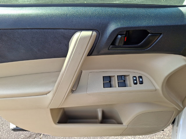 Used 2013 Toyota Highlander FWD image 12