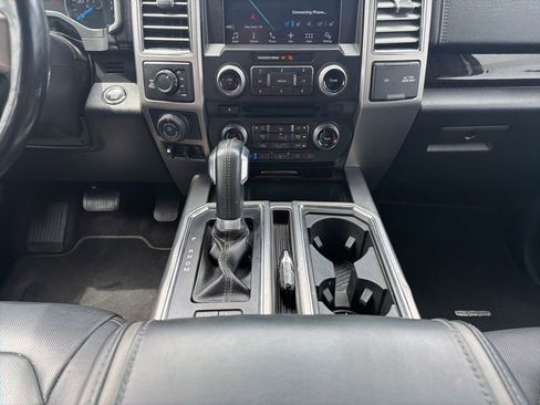 Used 2017 Ford F150 Platinum w/ Equipment Group 701A Luxury AWD/4WD image 18