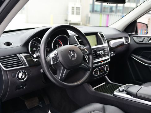 Used 2015 Mercedes-Benz GL 550 4MATIC image 4