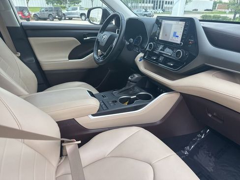 Certified 2020 Toyota Highlander XLE AWD/4WD image 20