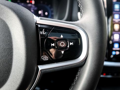 Used 2025 Volvo V60 B5 Cross Country Plus image 20