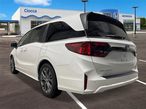 New 2026 Honda Odyssey Touring image 3