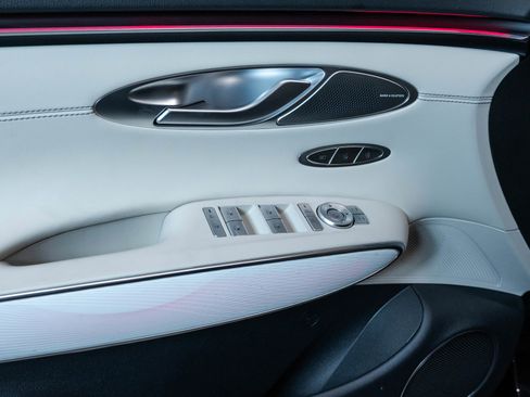 Used 2026 Genesis GV70 2.5T Advanced image 16