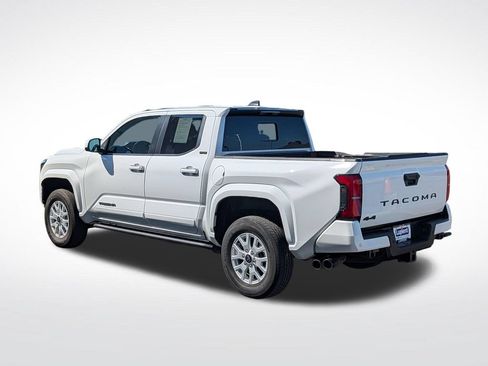 Used 2024 Toyota Tacoma SR5 AWD/4WD image 10