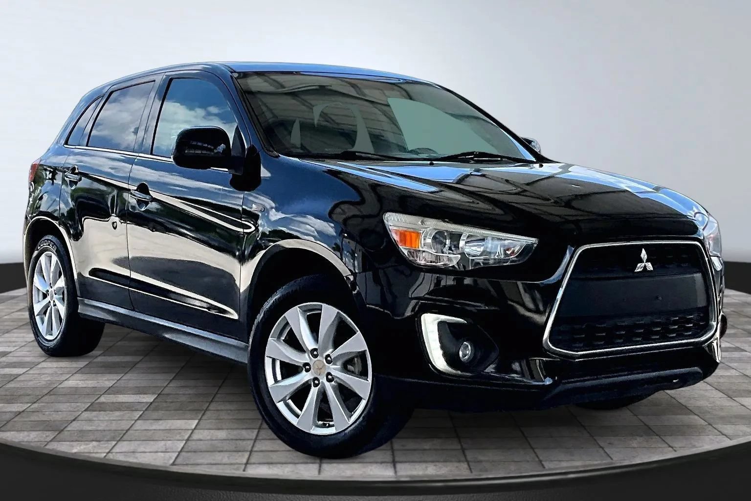 Used 2015 Mitsubishi Outlander Sport SE FWD image 3