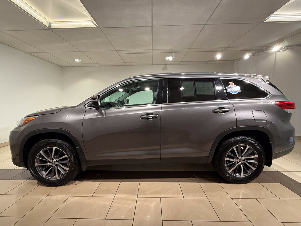 Certified 2019 Toyota Highlander XLE AWD/4WD image 2