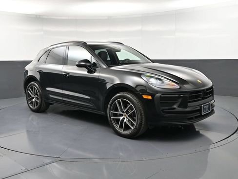 Certified 2026 Porsche Macan AWD/4WD image 10