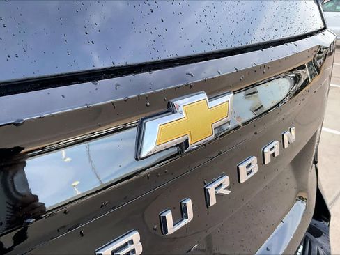 Certified 2025 Chevrolet Suburban Premier image 30