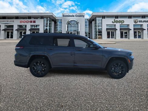 New 2026 Jeep Grand Cherokee L Limited AWD/4WD image 9