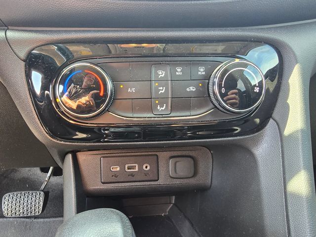 Used 2023 Buick Encore GX Preferred FWD image 19
