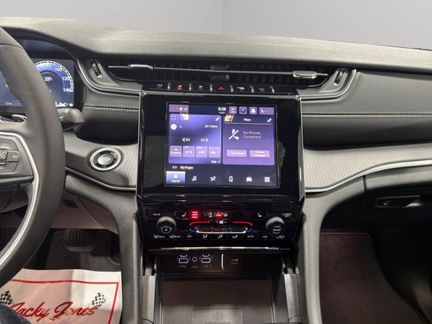 New 2025 Jeep Grand Cherokee Altitude image 31