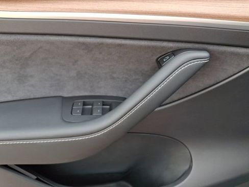 Used 2024 Tesla Model Y Long Range AWD/4WD image 13