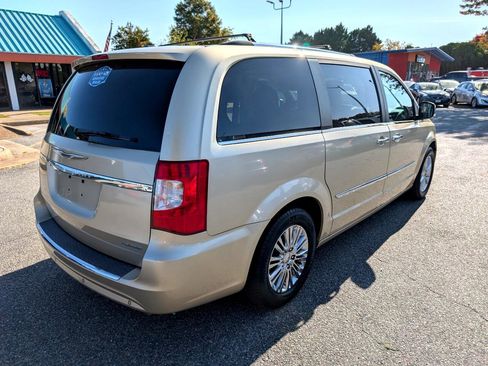 Used 2011 Chrysler Town & Country Limited w/ Trailer Tow Group image 7