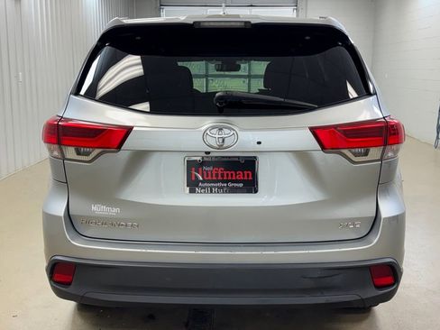 Used 2019 Toyota Highlander XLE FWD image 6
