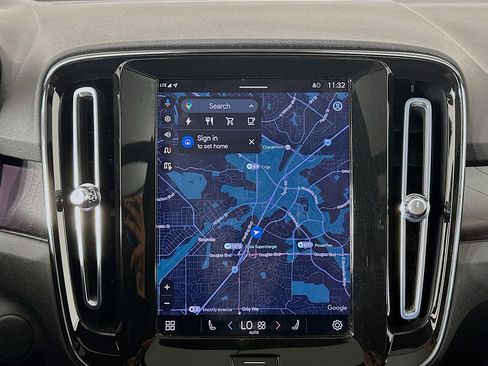 Used 2023 Volvo XC40 Recharge Plus image 21