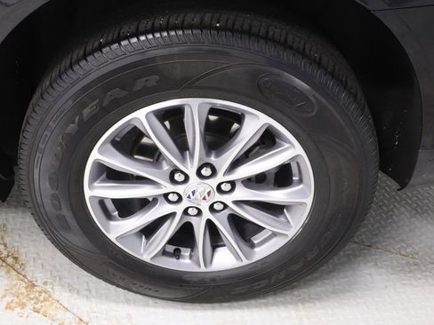 Used 2023 Buick Enclave Essence FWD image 19