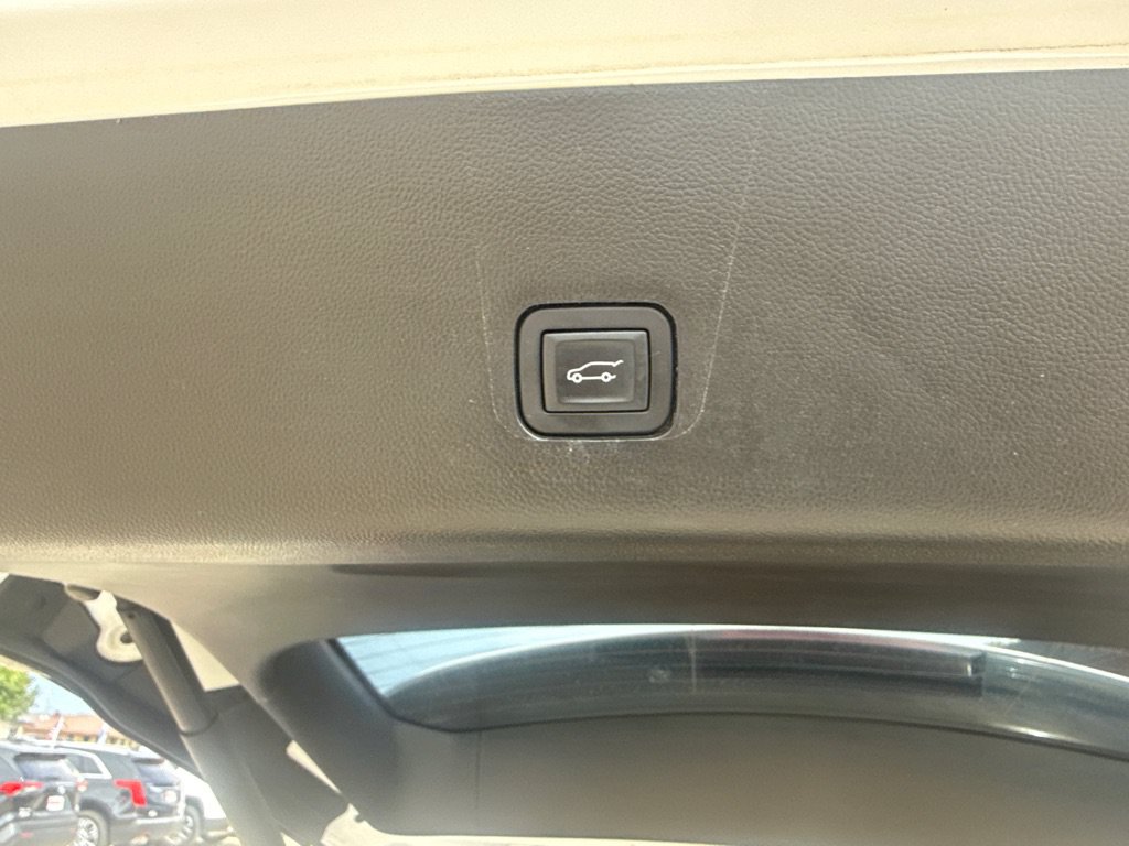 Used 2019 Chevrolet Traverse Premier w/ Driver Confidence II Package FWD image 15