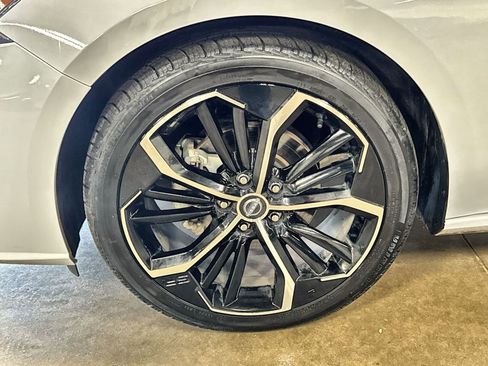 Used 2024 Nissan Altima 2.5 SR FWD image 30