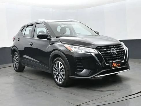 Used 2024 Nissan Kicks SV FWD image 2