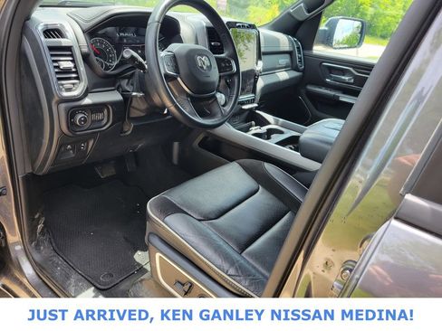 Used 2024 RAM 1500 Laramie AWD/4WD image 10