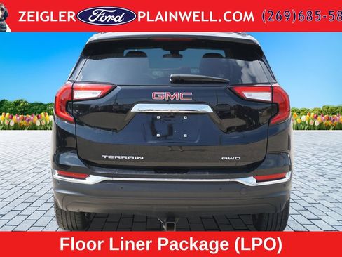 Used 2022 GMC Terrain SLT w/ Tech Package AWD/4WD image 4