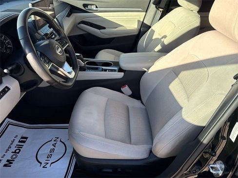 Used 2023 Nissan Altima 2.5 SV w/ SV Premium Package image 18