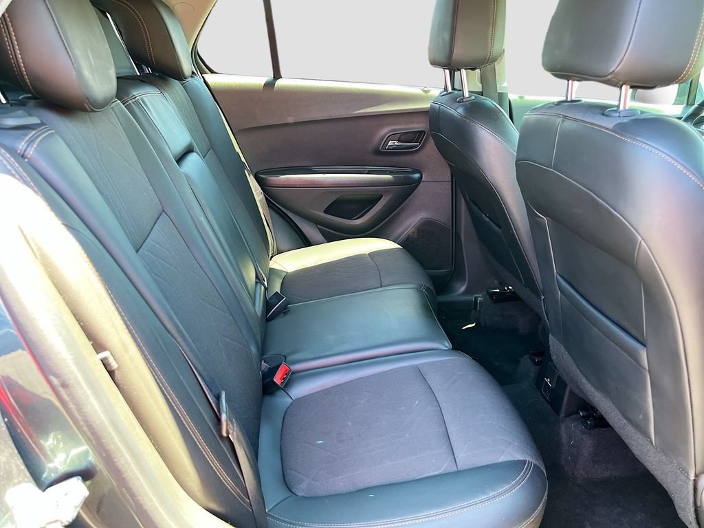 Used 2022 Chevrolet Trax LT w/ LT Convenience Package FWD image 24