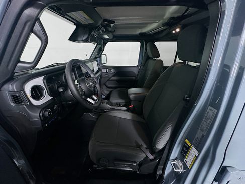 Used 2025 Jeep Wrangler Sahara w/ Safety Group image 13