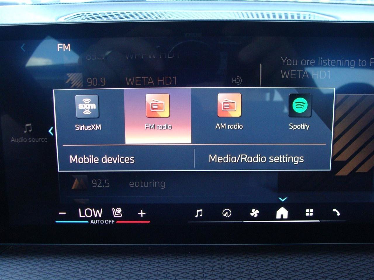 Used 2025 BMW 330i Sedan w/ M Sport Package RWD image 9