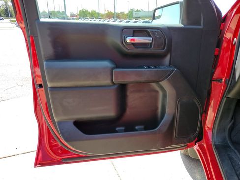 Used 2020 Chevrolet Silverado 1500 Custom w/ Custom Value Package AWD/4WD image 8