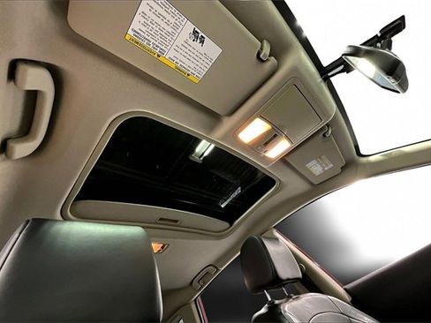 Used 2012 Nissan Rogue SL image 26
