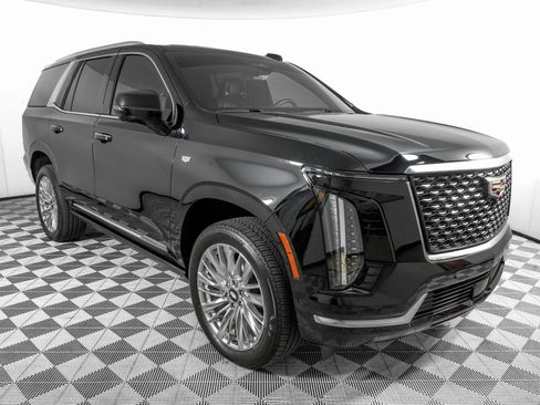 Used 2025 Cadillac Escalade Premium Luxury w/ Touring Package image 3