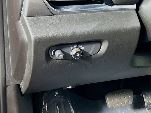 Used 2023 Chevrolet Traverse LT w/ Rear Camera Mirror Package AWD/4WD image 10