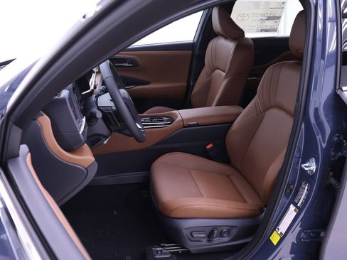 New 2025 Toyota Crown Signia Limited image 4