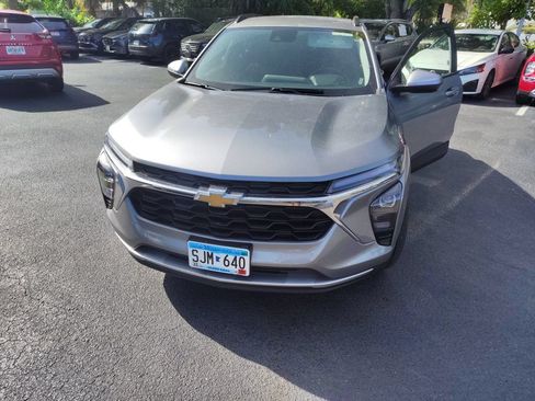 Used 2025 Chevrolet Trax LT w/ LT Convenience Package FWD image 6